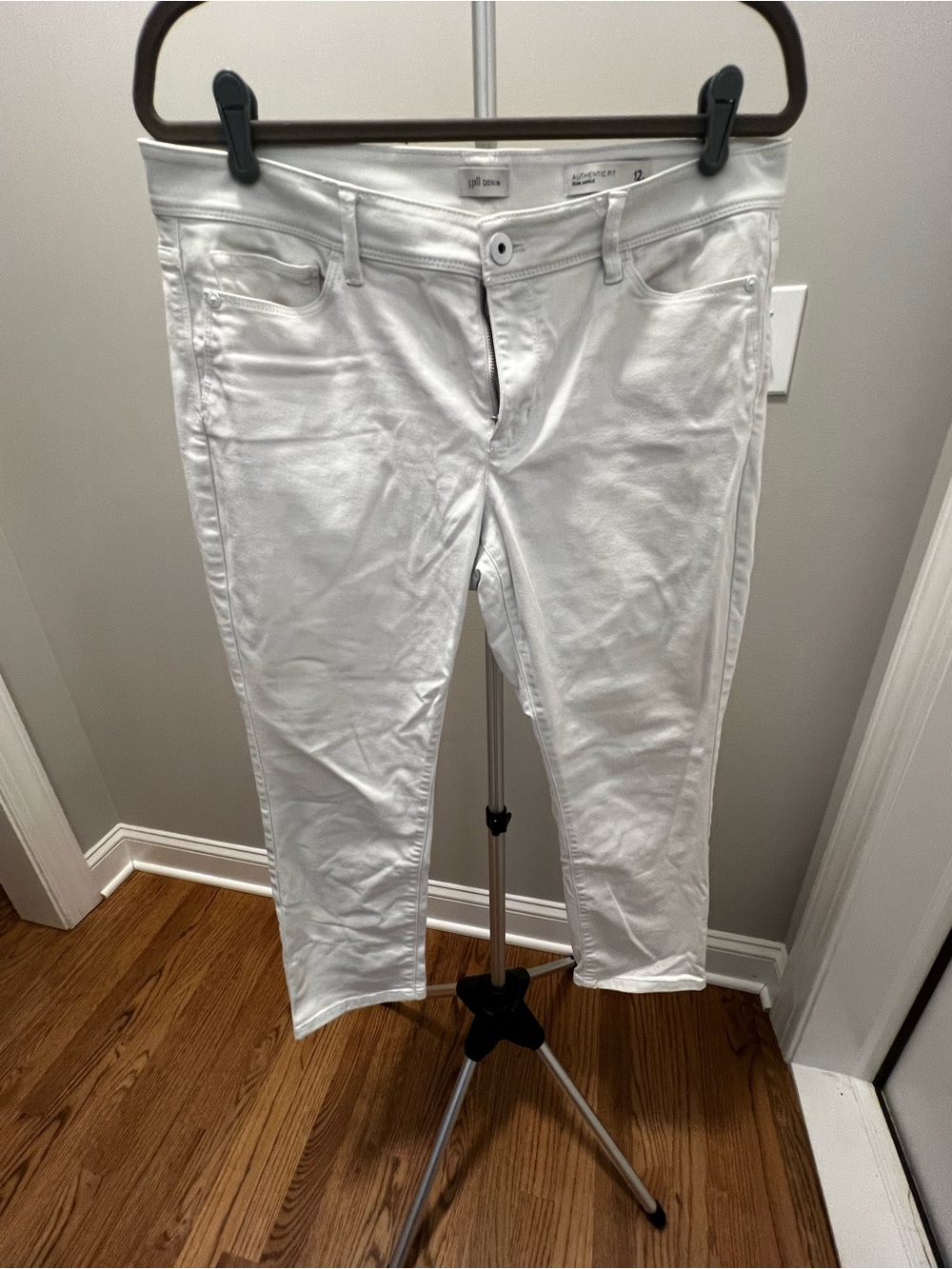 White Slim Fit Cropped Jeans